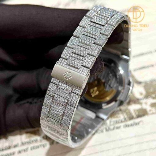 Đồng hồ Patek Philippe Nautilus 5711 40mm chế tác full kim cương moisante