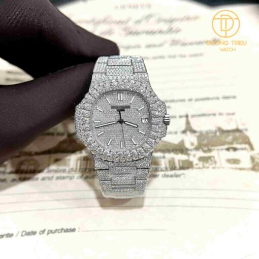 Đồng hồ Patek Philippe Nautilus 5711 40mm chế tác full kim cương moisante