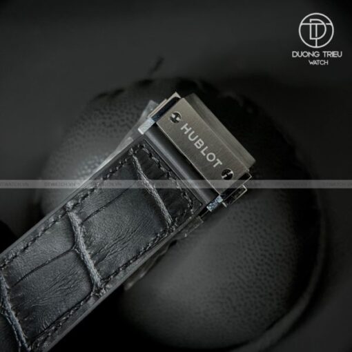 Đồng hồ Hublot Classic Fusion 42mm Dial Black Full kim cương tự nhiên