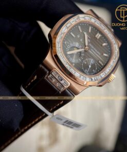 Đồng hồ Patek Philippe Nautilus 5724 40mm – vàng khối 18k – kim cương tự nhiên Baguette